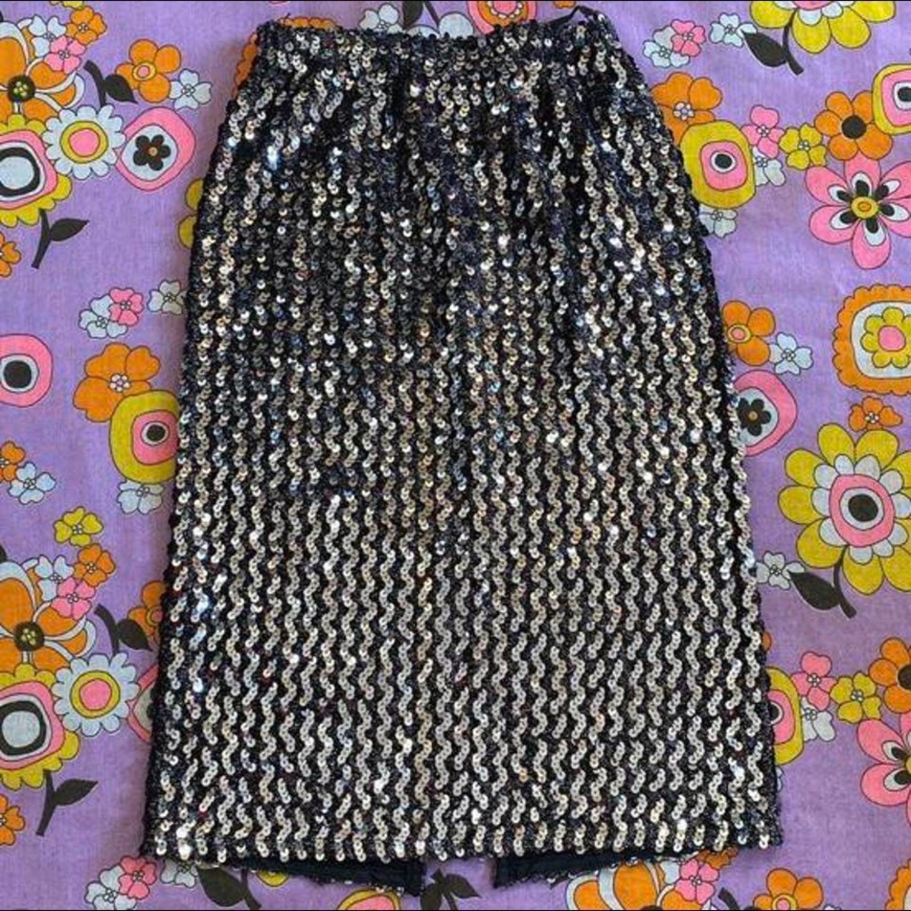 Vintage 
1980s 1990s
charcoal silver 
sequin & glitter 
high waist 
pencil skirt